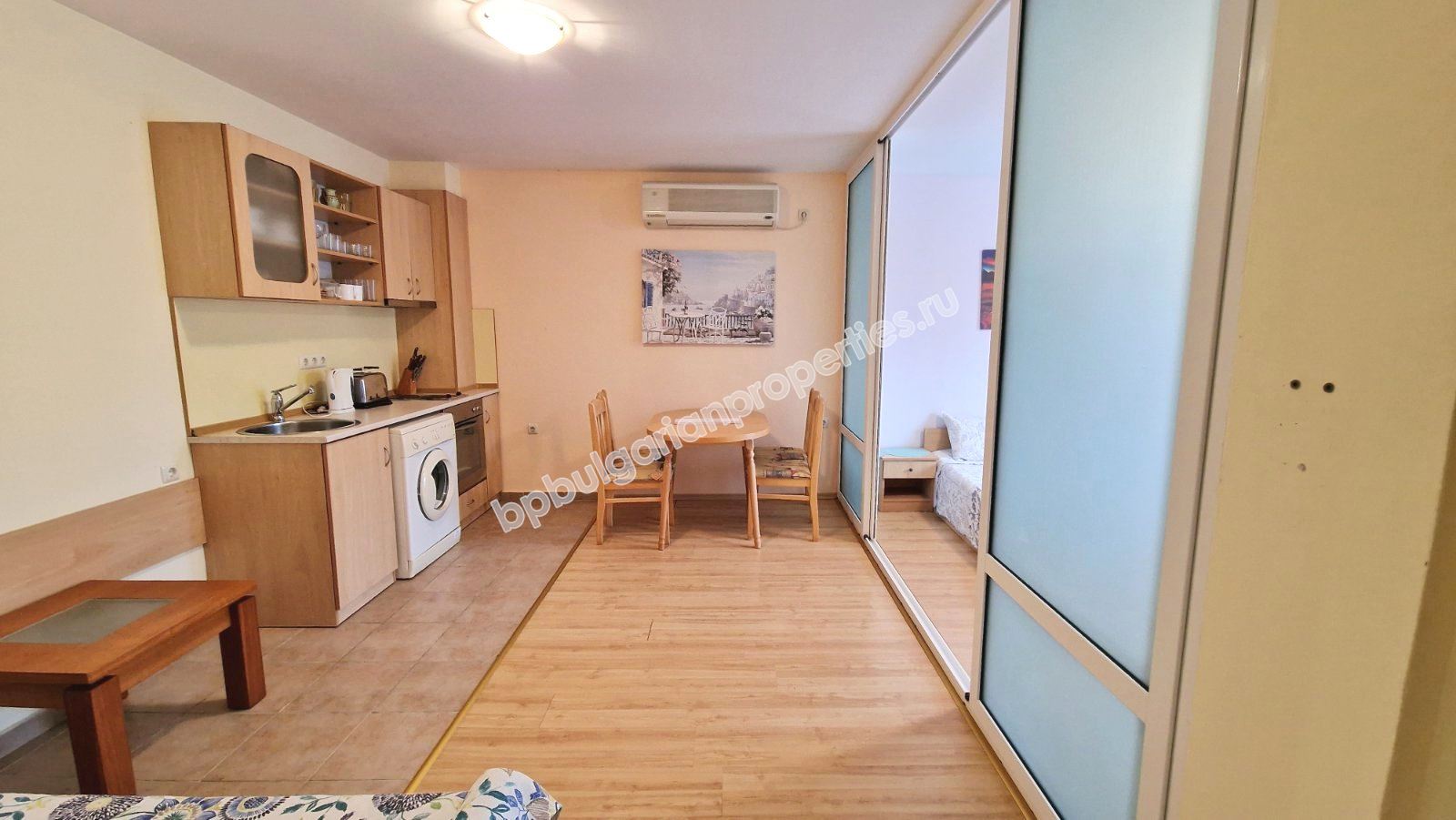 Трехкомнатная меблированная квартира в закрытом комплексе близко от моря Трехкомнатная меблированная квартира в закрытом комплексе близко от моря