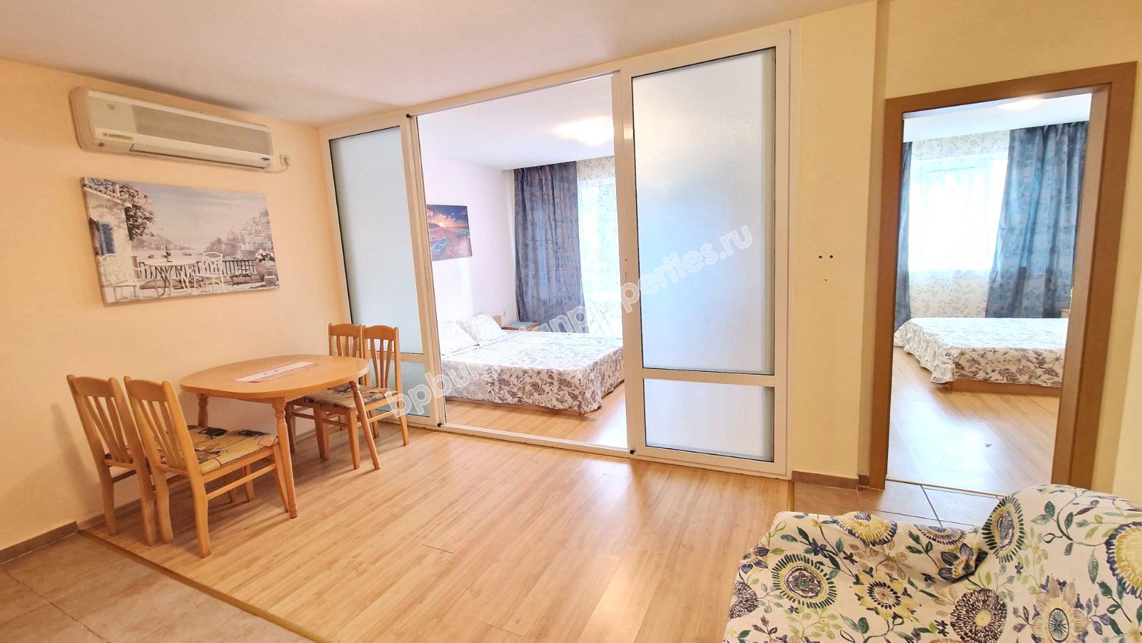 Трехкомнатная меблированная квартира в закрытом комплексе близко от моря Трехкомнатная меблированная квартира в закрытом комплексе близко от моря