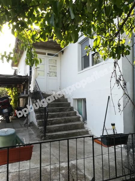 Традиционный сельский дом с участком в 130 км от моря Традиционный сельский дом с участком в 130 км от моря