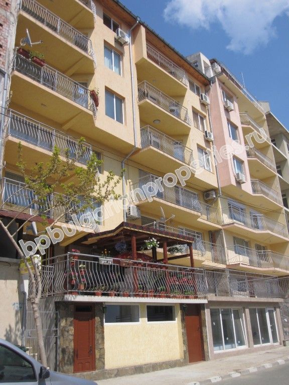 Двукомнатная меблированная квартира на продажу в курорте Святой Влас Двукомнатная меблированная квартира на продажу в курорте Святой Влас