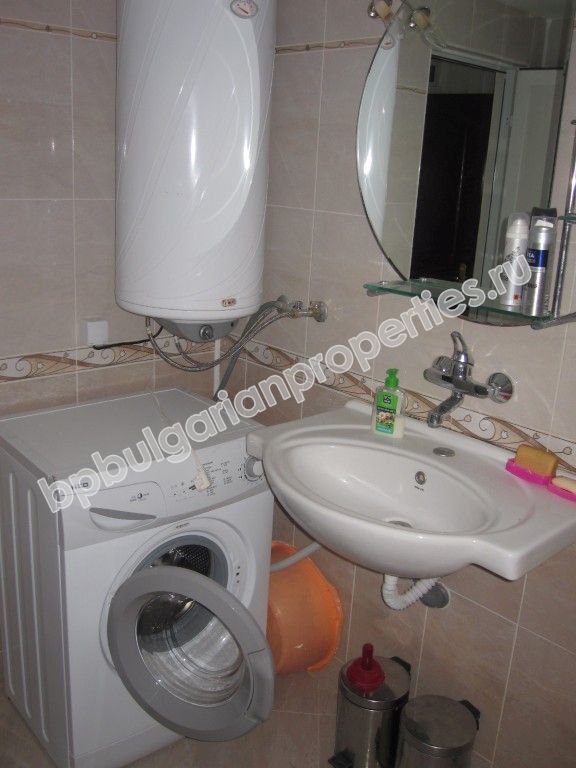 Двукомнатная меблированная квартира на продажу в курорте Святой Влас Двукомнатная меблированная квартира на продажу в курорте Святой Влас