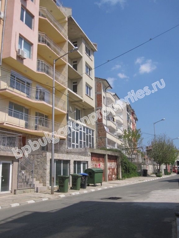 Двукомнатная меблированная квартира на продажу в курорте Святой Влас Двукомнатная меблированная квартира на продажу в курорте Святой Влас