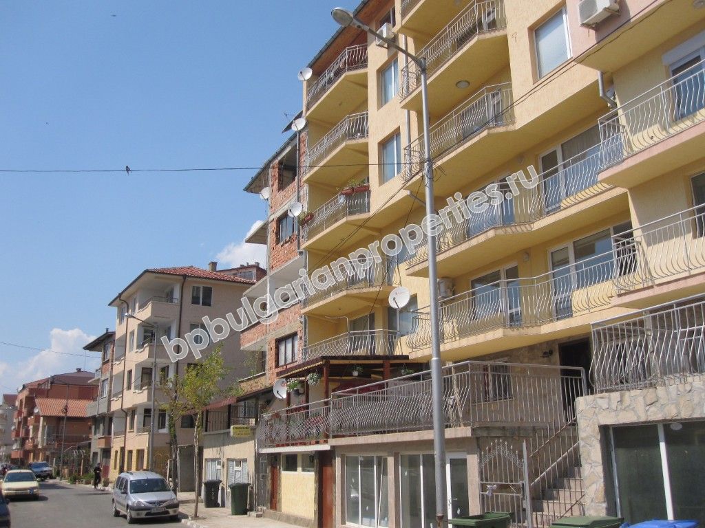 Двукомнатная меблированная квартира на продажу в курорте Святой Влас Двукомнатная меблированная квартира на продажу в курорте Святой Влас