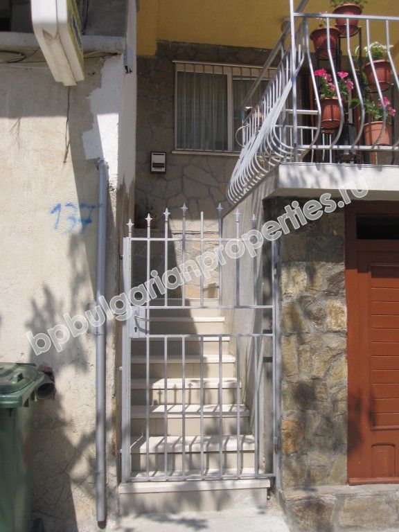 Двукомнатная меблированная квартира на продажу в курорте Святой Влас Двукомнатная меблированная квартира на продажу в курорте Святой Влас