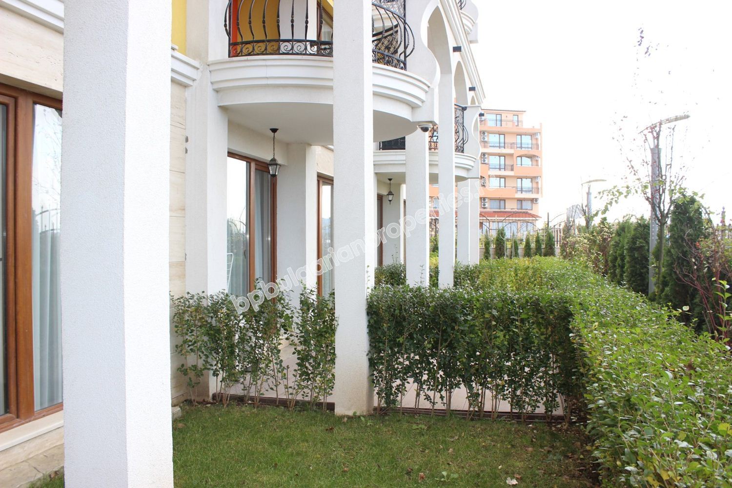 Люксозный односпальный апартамент на продажу в к.к. Солнечный Берег