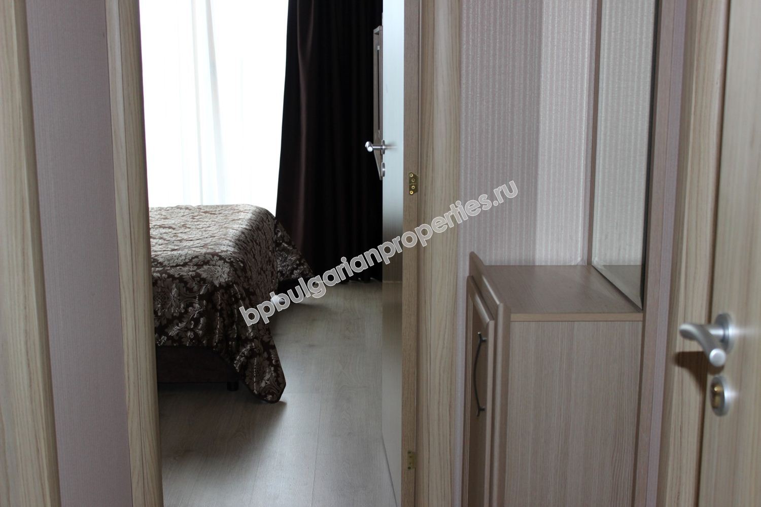 Люксозный односпальный апартамент на продажу в к.к. Солнечный Берег