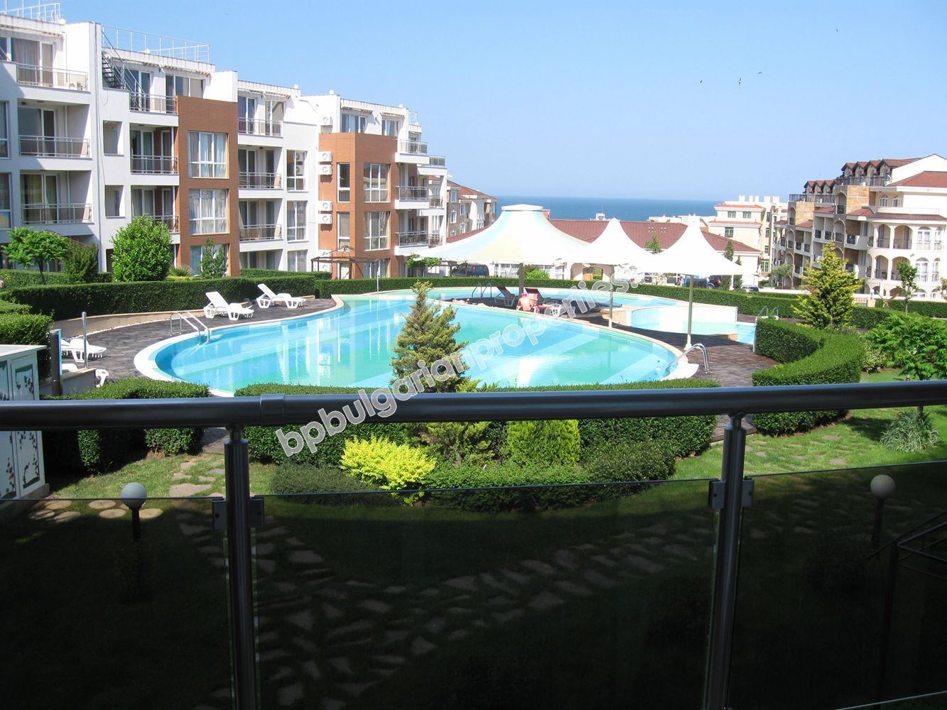 Люксовая двухкомнатная квартира близко к пляжу на продажу в городе Черноморец