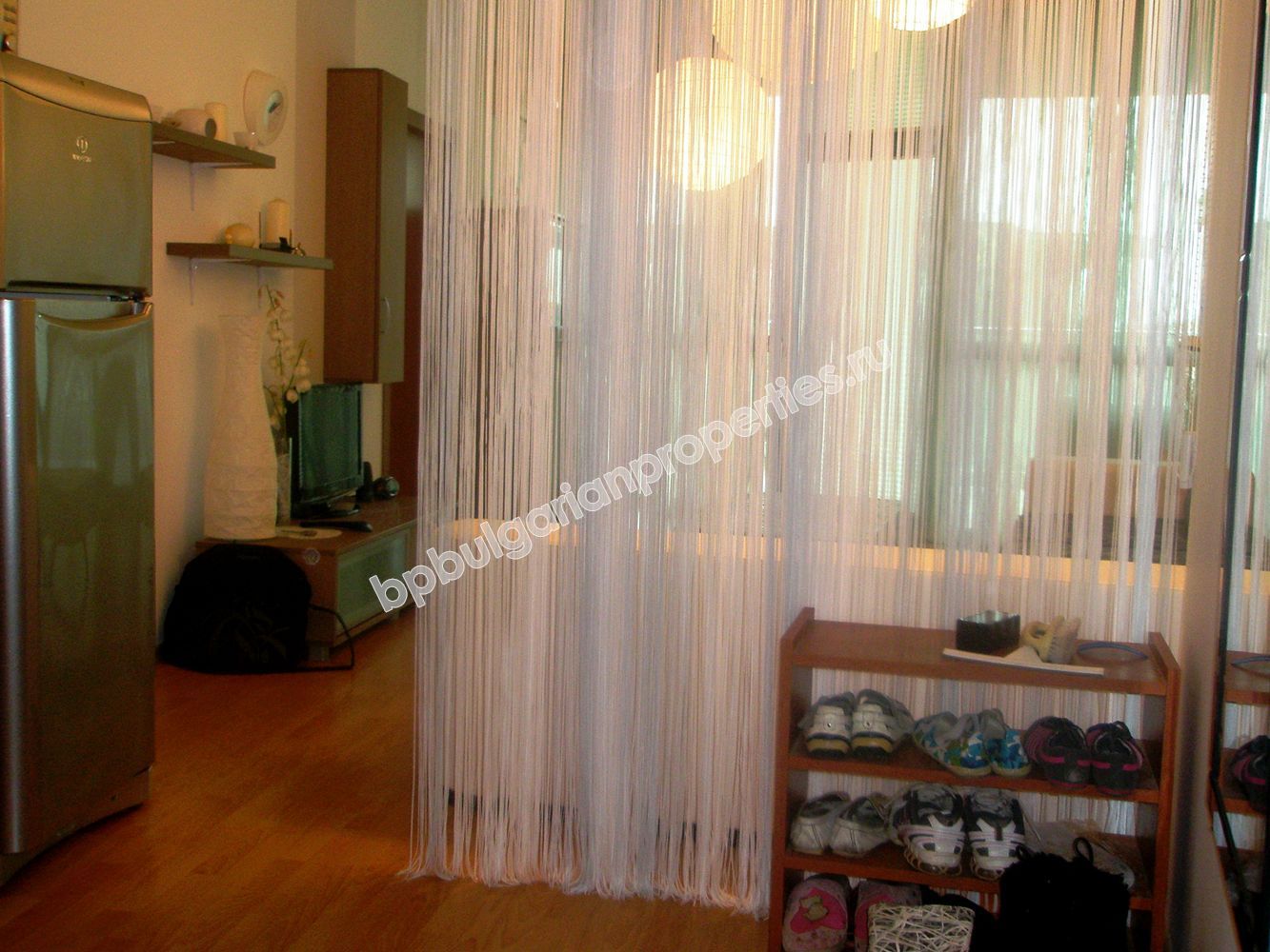 На продажу люксовая меблированная двухспальная квартира до пляжа в Приморско