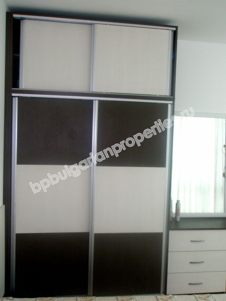 На продажу люксовая меблированная двухспальная квартира до пляжа в Приморско