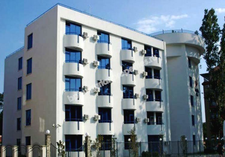 Меблированная двухкомнатная квартира на продажу близко к пляжу в курорте Солнечный Берег