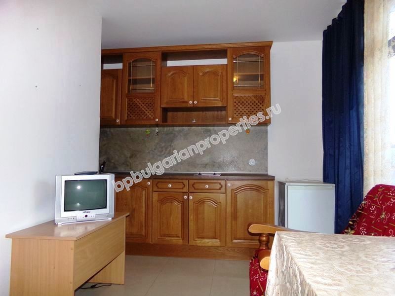 Меблированная двухкомнатная квартира на продажу близко к пляжу в курорте Солнечный Берег