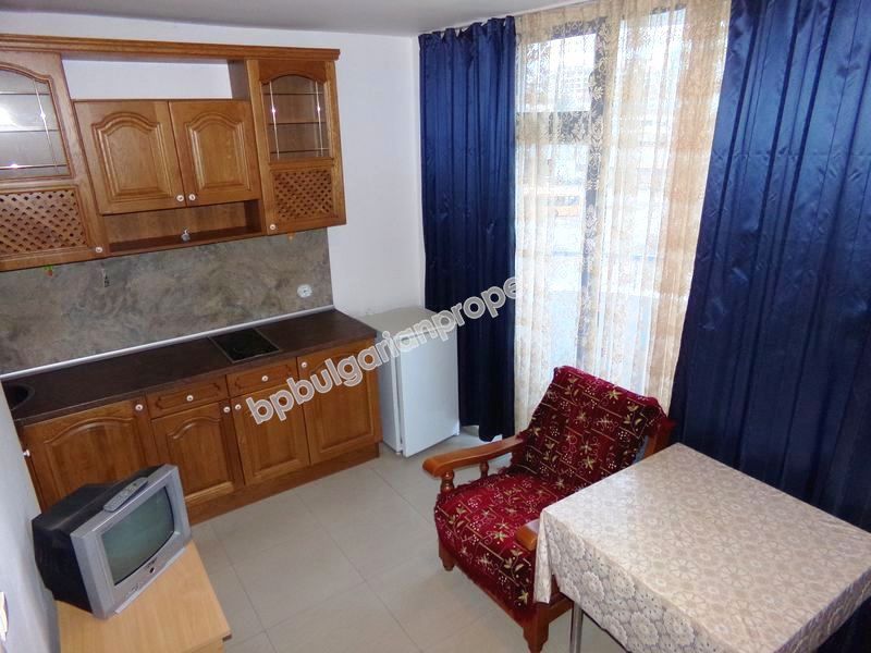 Меблированная двухкомнатная квартира на продажу близко к пляжу в курорте Солнечный Берег