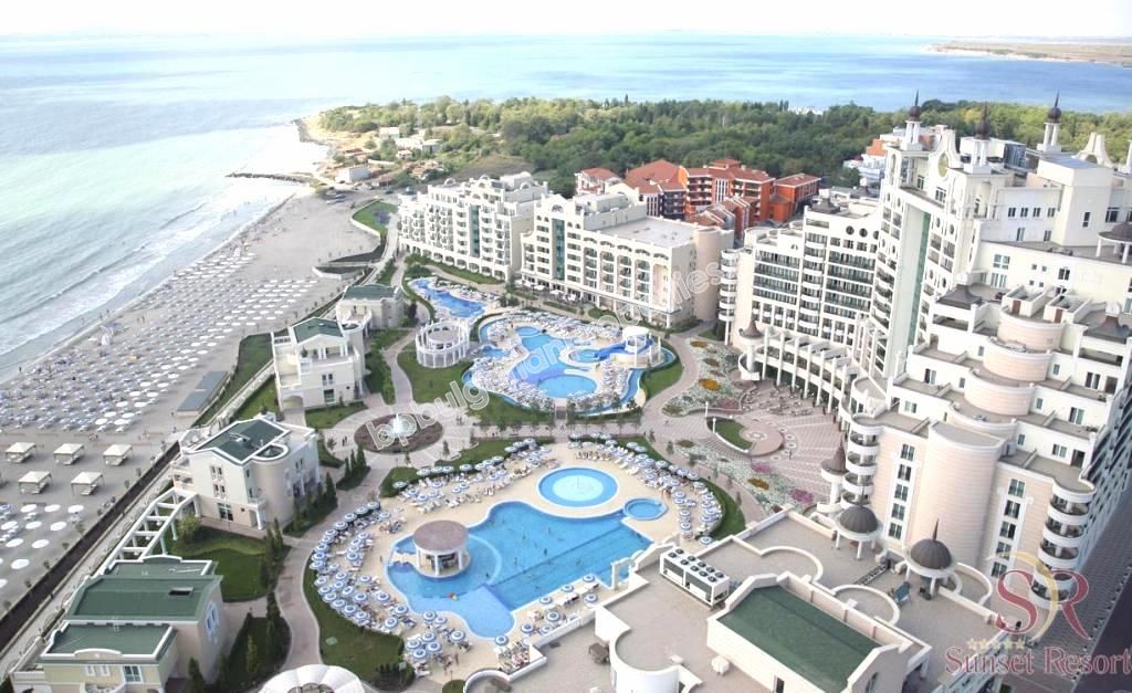 Шикарные квартиры на первой линии моря на продажу в городе Поморие