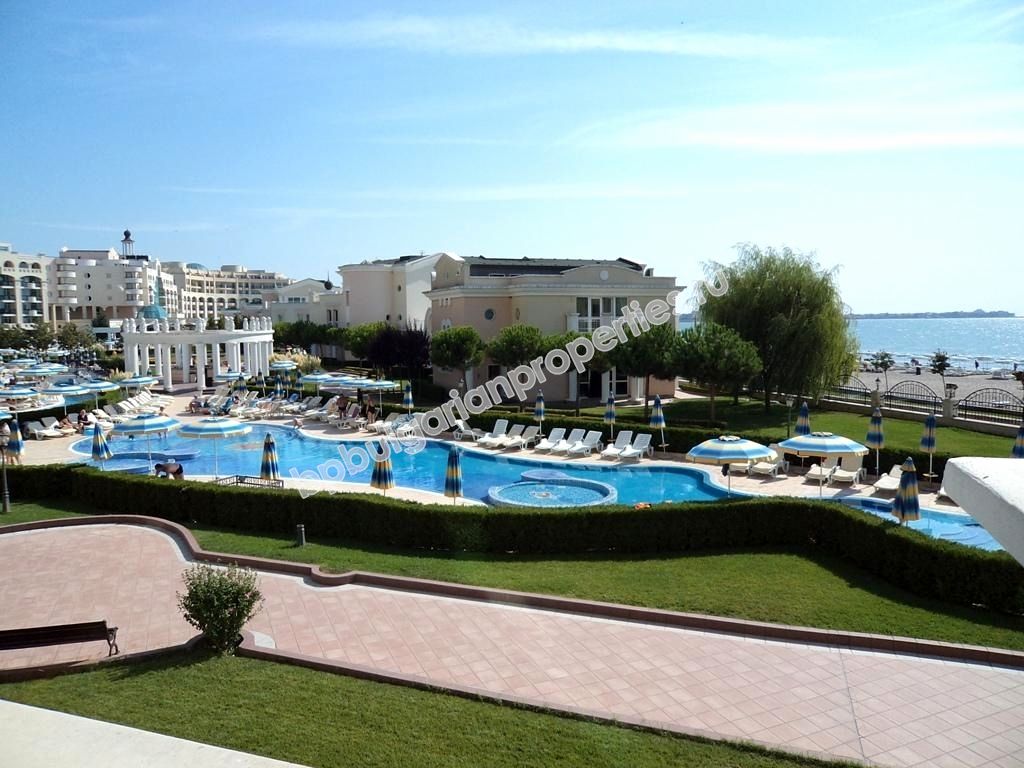 Шикарные квартиры на первой линии моря на продажу в городе Поморие