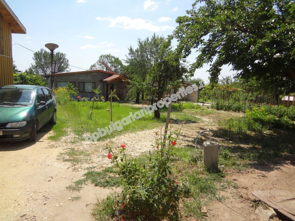 Новый одноэтажный дом на продажу в жилом квартале города Варна