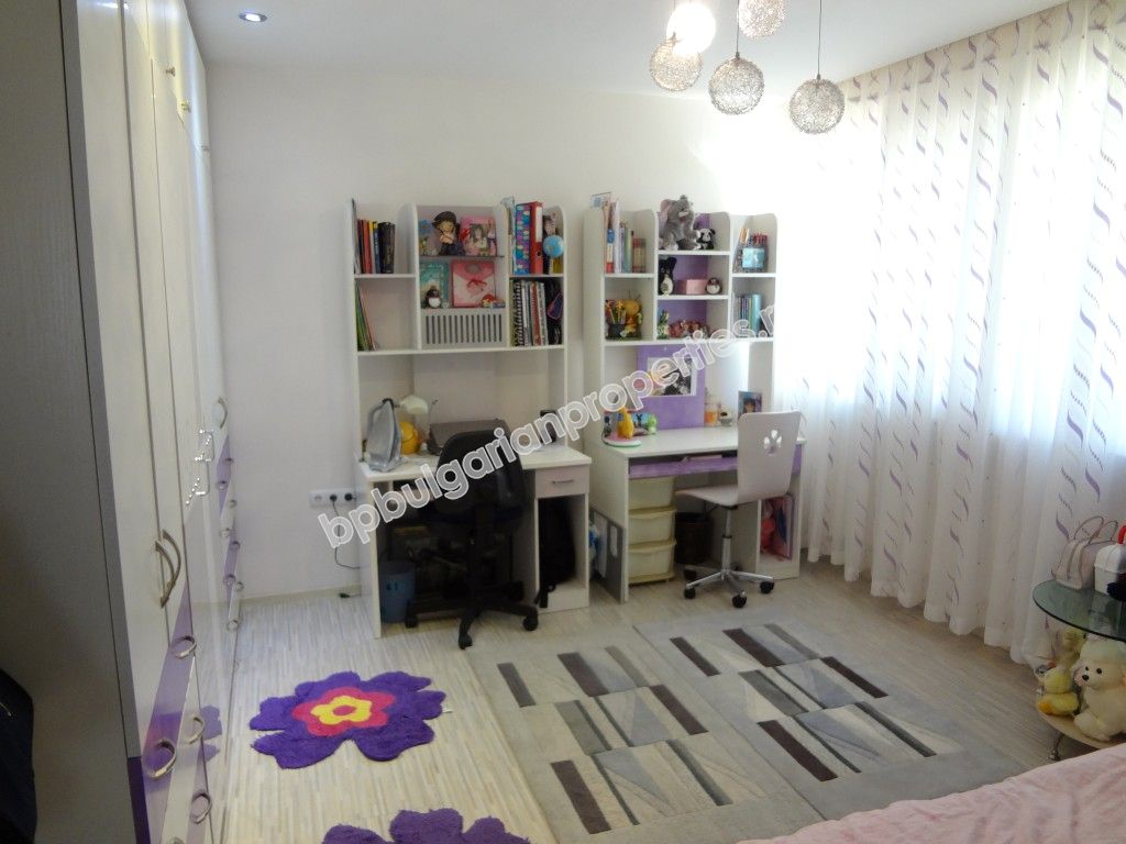 Новый одноэтажный дом на продажу в жилом квартале города Варна