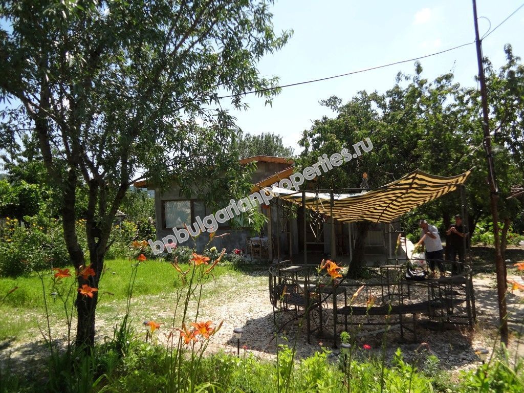 Новый одноэтажный дом на продажу в жилом квартале города Варна