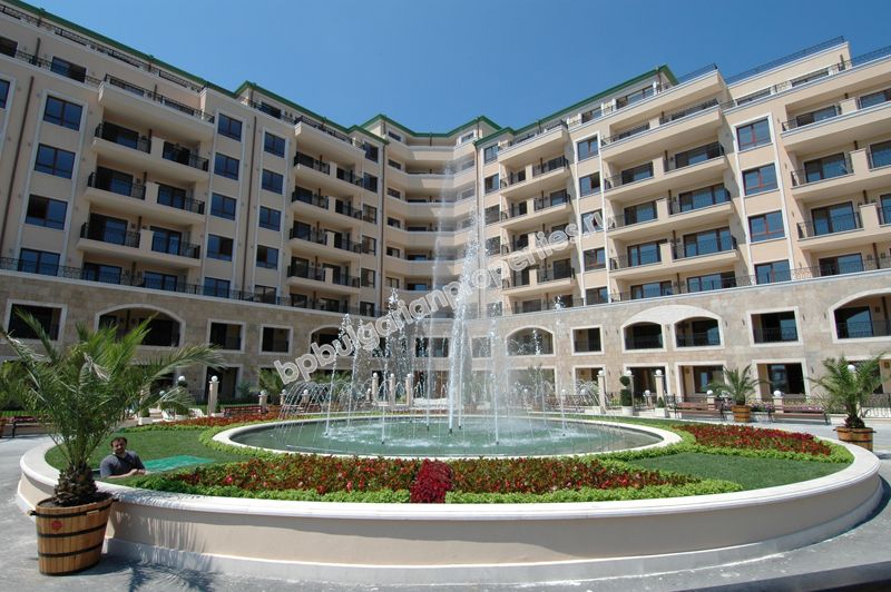 Элитные квартиры на продажу на первой линии моря в Золотых песках