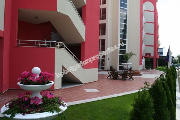 Меблированная двухкомнатная квартира близко к пляжу на продажу в курорте Солнечный Берег