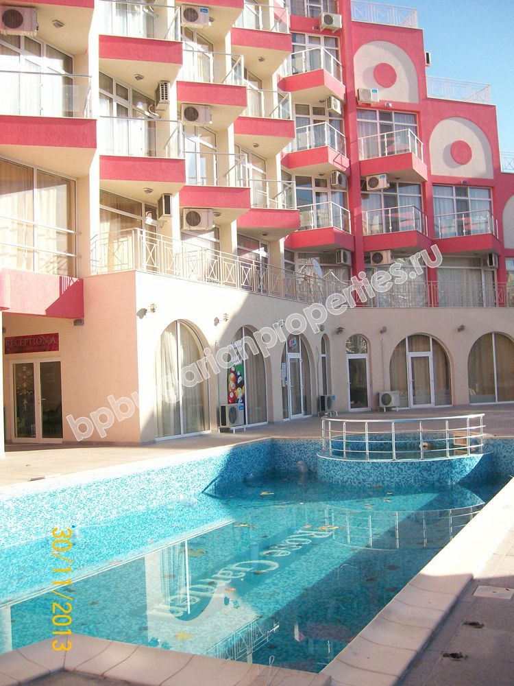 Меблированная двухкомнатная квартира близко к пляжу на продажу в курорте Солнечный Берег