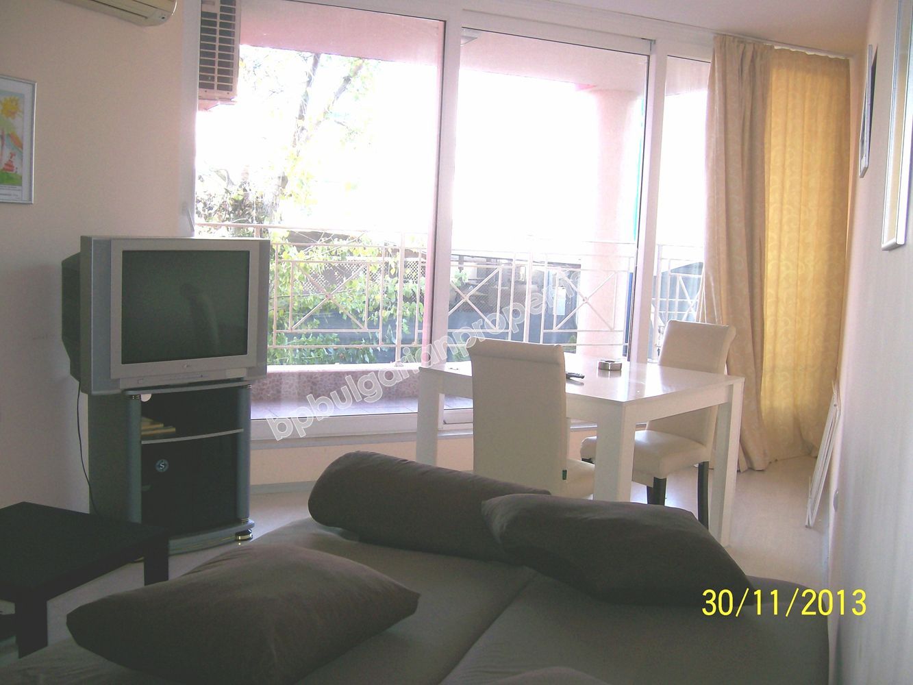 Меблированная двухкомнатная квартира близко к пляжу на продажу в курорте Солнечный Берег