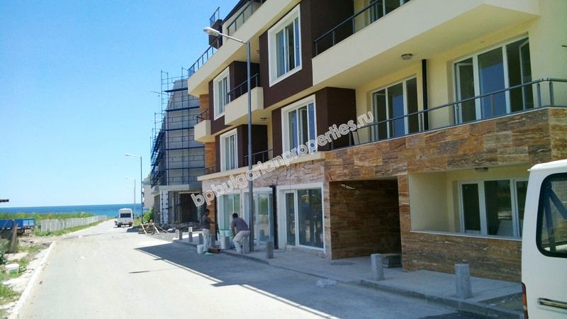 Квартиры на продажу вблизи пляжа в нова жилищна сграда в Равда