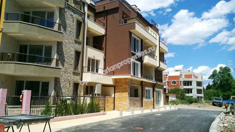 Квартиры на продажу вблизи пляжа в нова жилищна сграда в Равда