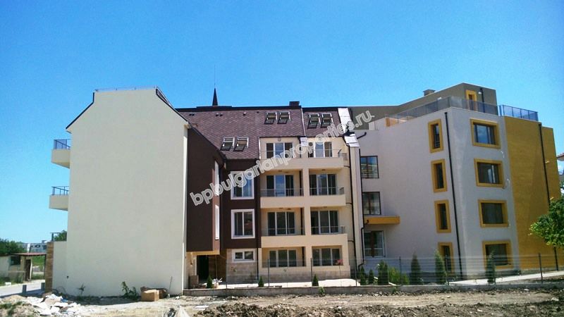 Квартиры на продажу вблизи пляжа в нова жилищна сграда в Равда