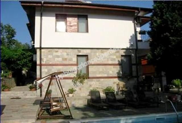 Шикарный двухэтажный дом на продажу вблизи моря в курорте Солнечный Берег