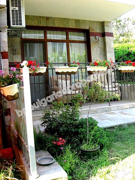 Шикарный двухэтажный дом на продажу вблизи моря в курорте Солнечный Берег