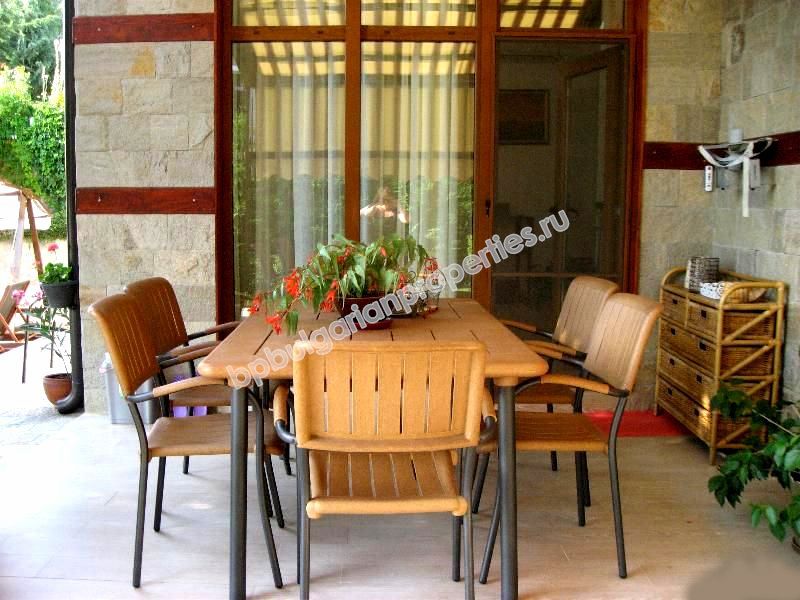 Шикарный двухэтажный дом на продажу вблизи моря в курорте Солнечный Берег