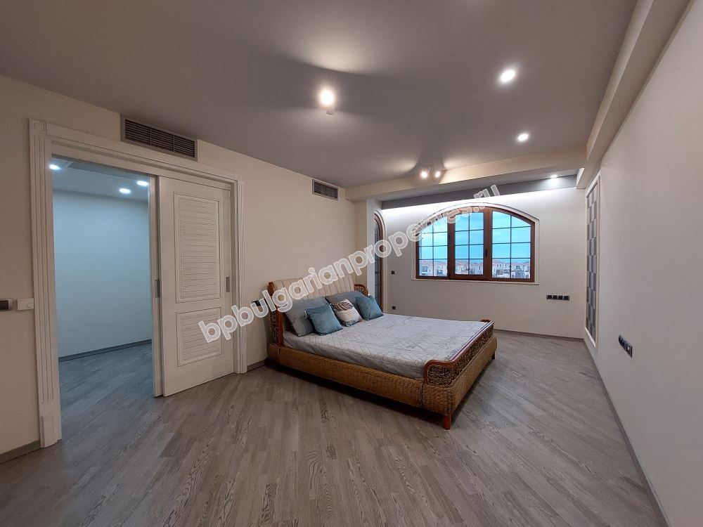 Шикарный коттедж в закрытом комплексе близко от Бургас