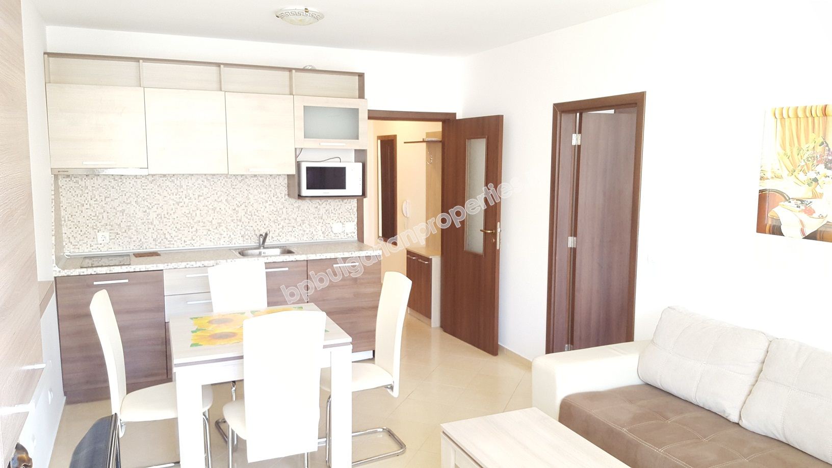 Размещение до 4 человек в двухкомнатном апартаменте. Размещение до 4 человек в двухкомнатном апартаменте.