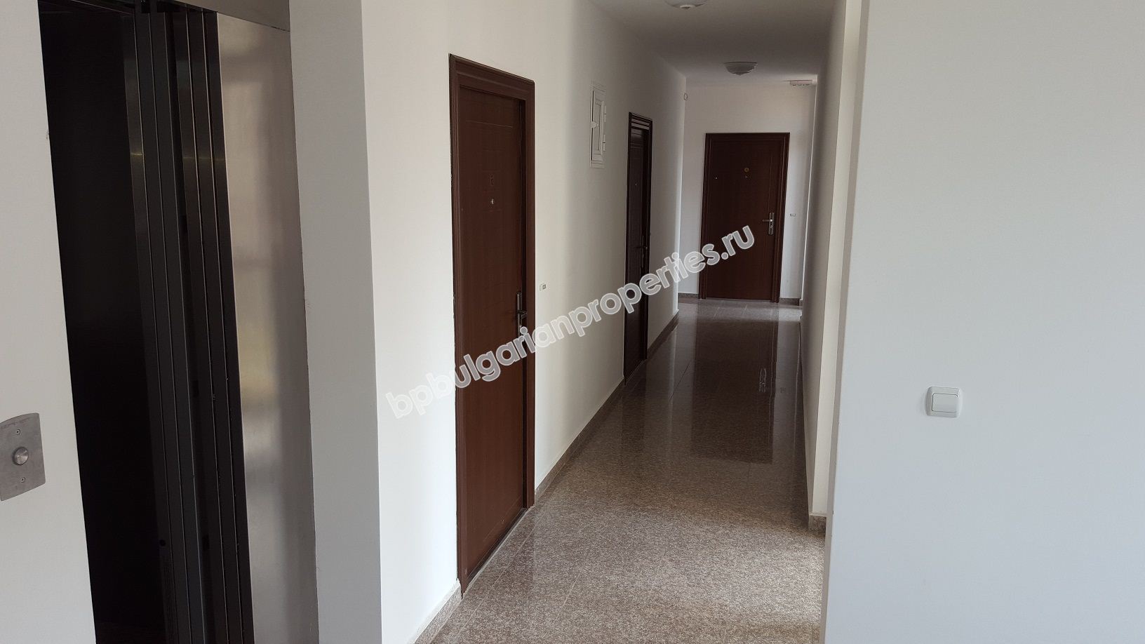 Размещение до 4 человек в двухкомнатном апартаменте.