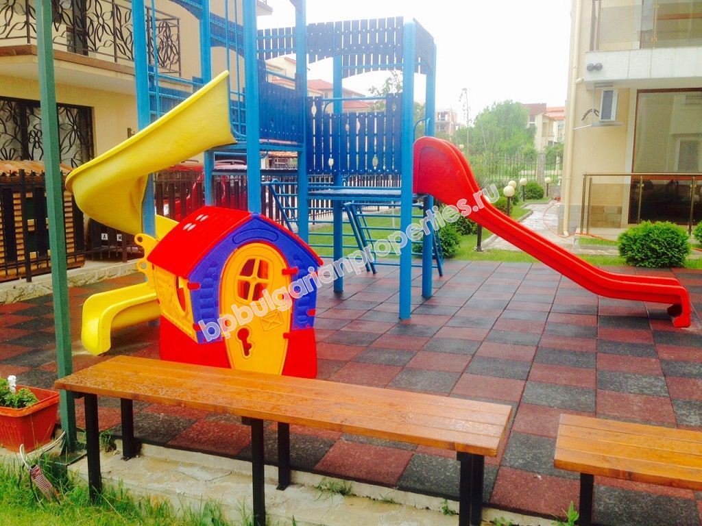 Размещение до 4 человек в двухкомнатном апартаменте.