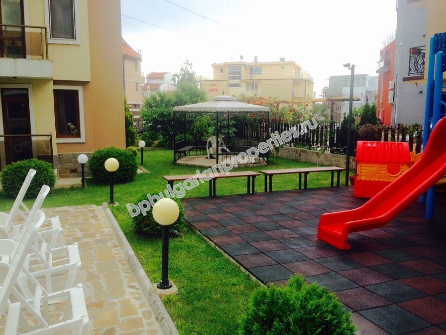 Размещение до 4 человек в двухкомнатном апартаменте.