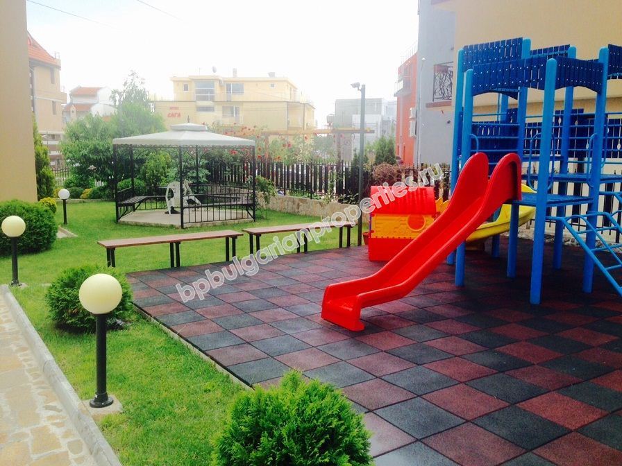 Размещение до 4 человек в двухкомнатном апартаменте.