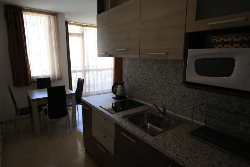 Размещение до 4 человек в двухкомнатном апартаменте.