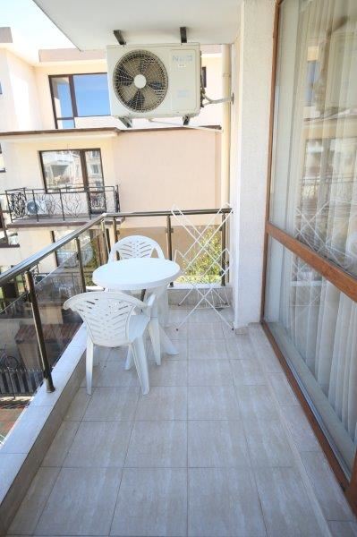 Размещение до 4 человек в двухкомнатном апартаменте.