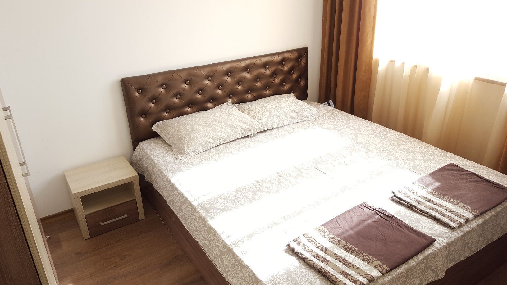 Размещение до 4 человек в двухкомнатном апартаменте.