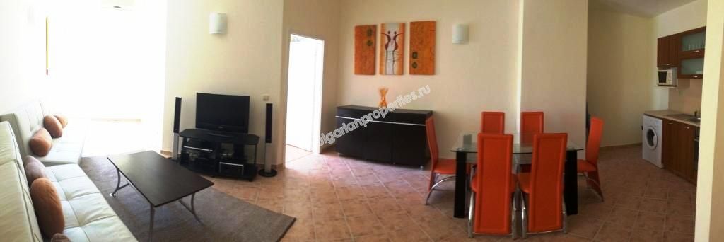 Меблированная трехкомнатная квартира на продажу вблизи пляжа в курорте Золотые пески