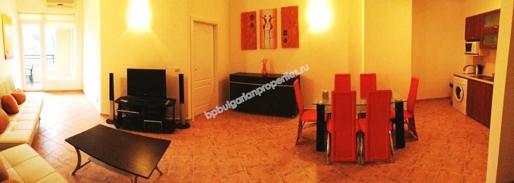 Меблированная трехкомнатная квартира на продажу вблизи пляжа в курорте Золотые пески