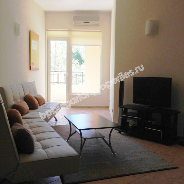 Меблированная трехкомнатная квартира на продажу вблизи пляжа в курорте Золотые пески