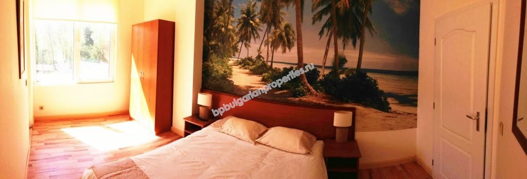 Меблированная трехкомнатная квартира на продажу вблизи пляжа в курорте Золотые пески