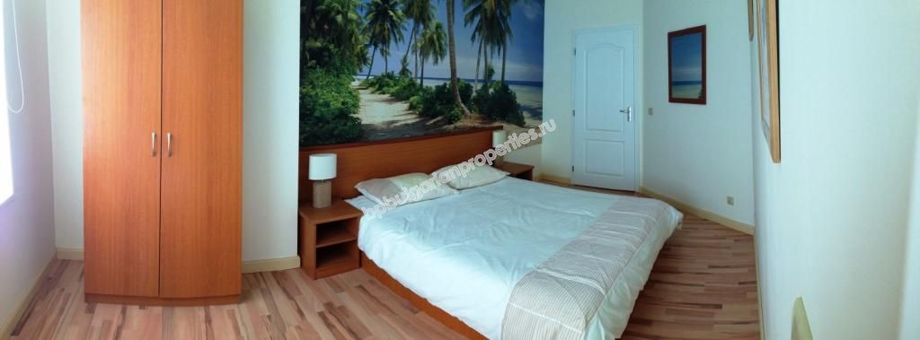 Меблированная трехкомнатная квартира на продажу вблизи пляжа в курорте Золотые пески