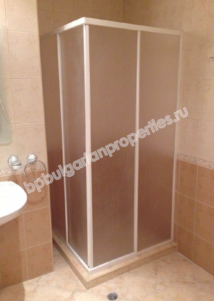 Меблированная трехкомнатная квартира на продажу вблизи пляжа в курорте Золотые пески