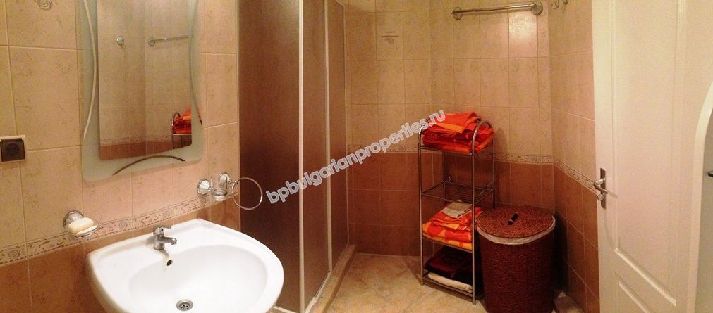 Меблированная трехкомнатная квартира на продажу вблизи пляжа в курорте Золотые пески