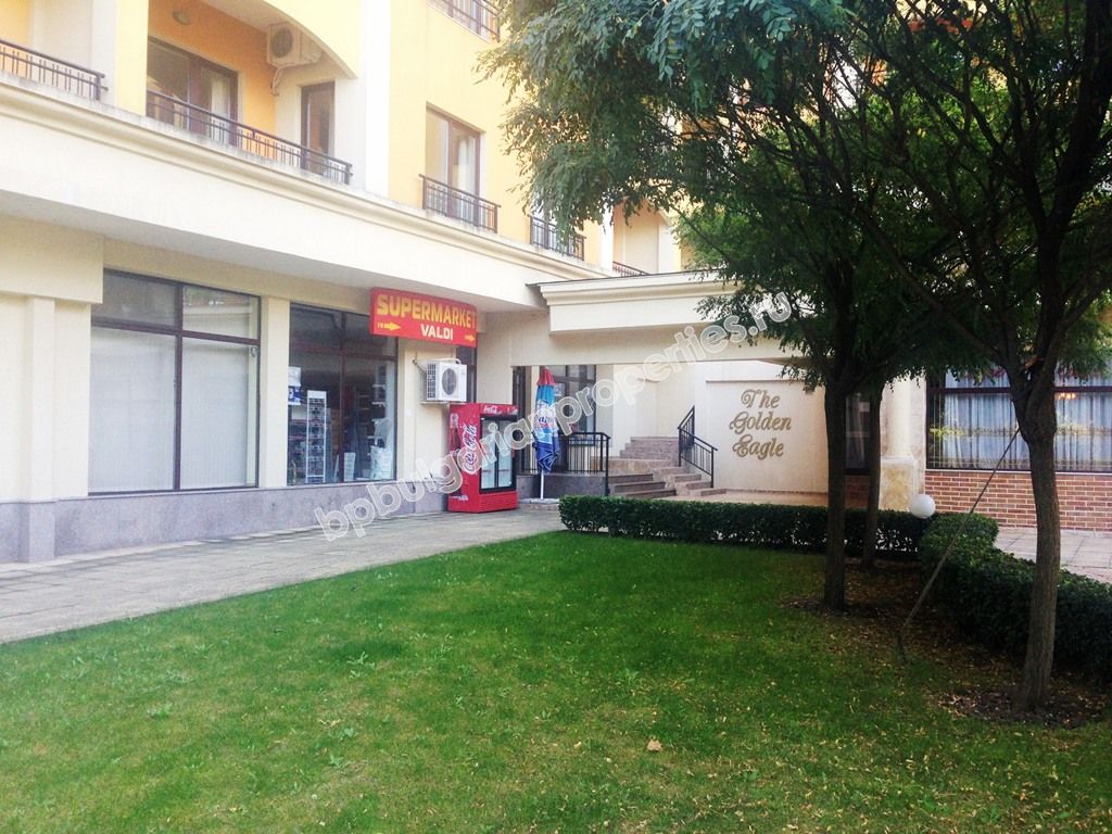 Меблированная трехкомнатная квартира на продажу вблизи пляжа в курорте Золотые пески