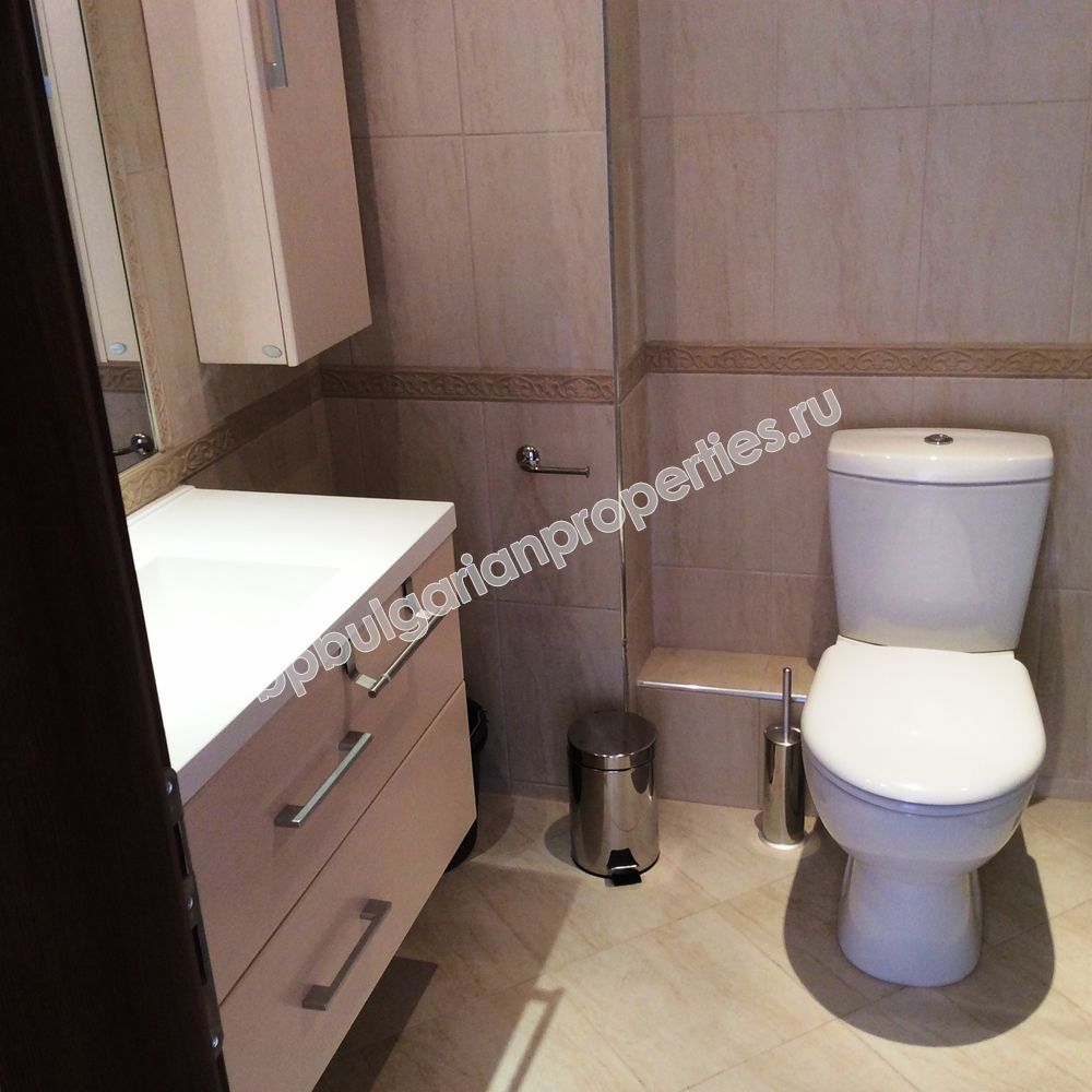 На продажу фешенебельный двухкомнатный апартамент на первой линии моря в курорте Лозенец