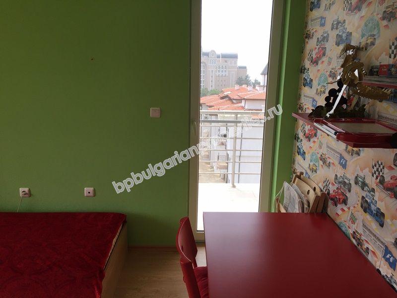 Трехкомнатная меблированная квартира на продажу вблизи моря в курорте Святой Влас Трехкомнатная меблированная квартира на продажу вблизи моря в курорте Святой Влас